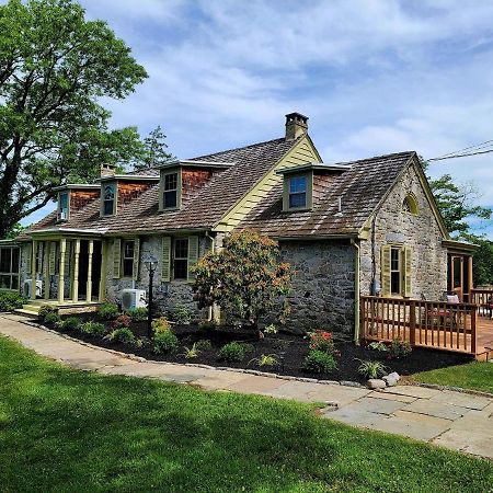 Downingtown Manor - 1900S Farmhouse With Creek Views 외부 사진