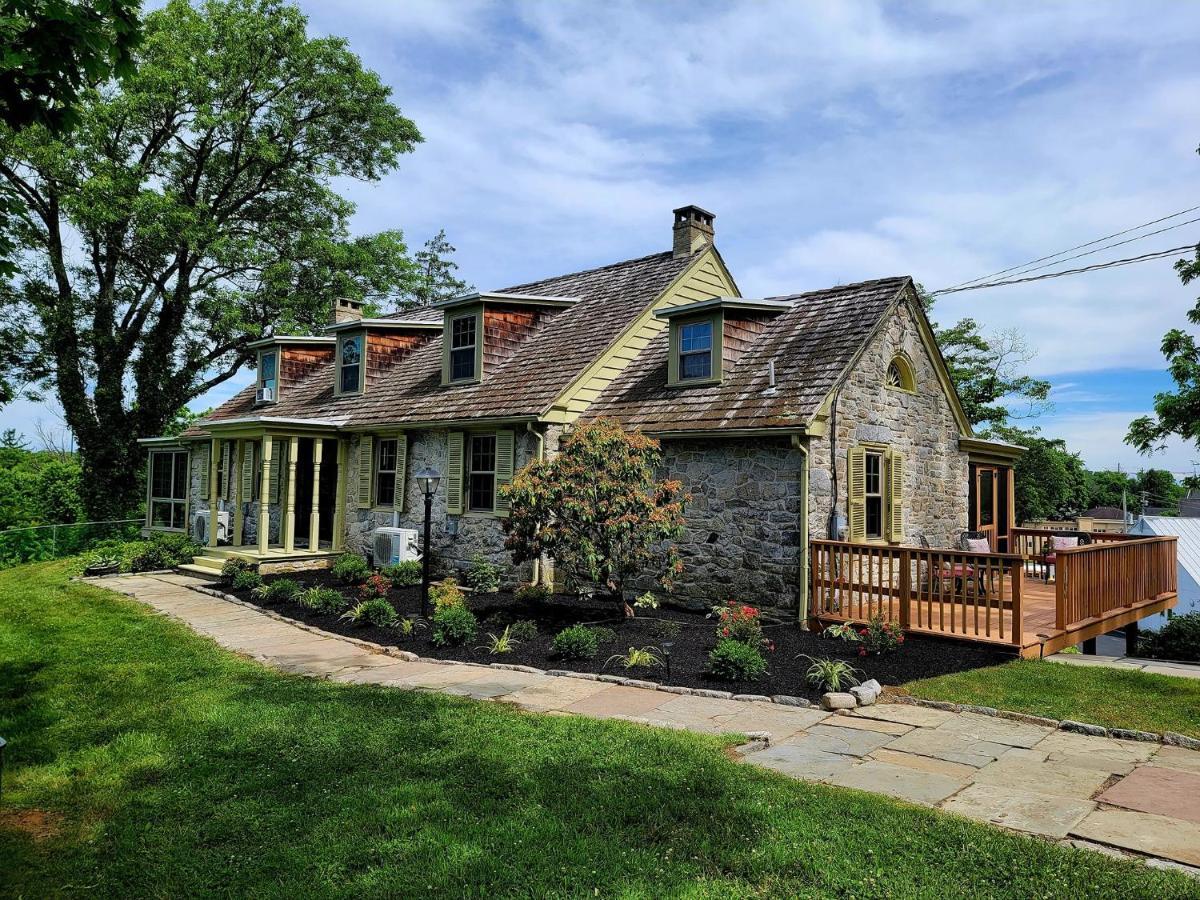 Downingtown Manor - 1900S Farmhouse With Creek Views 외부 사진