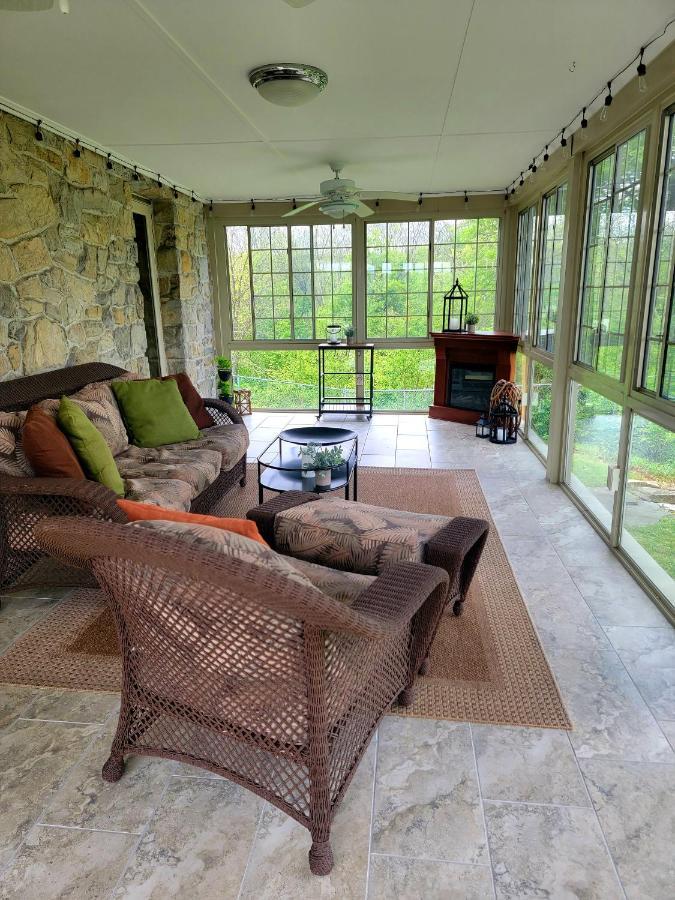 Downingtown Manor - 1900S Farmhouse With Creek Views 외부 사진