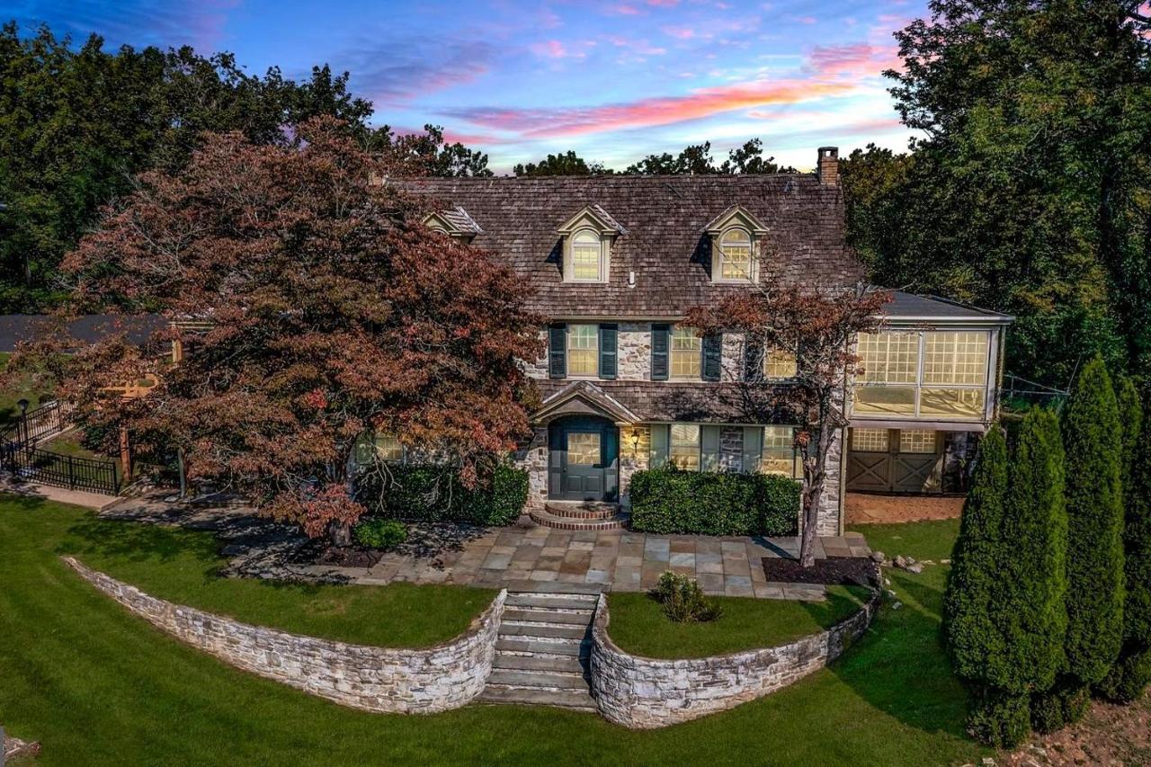 Downingtown Manor - 1900S Farmhouse With Creek Views 외부 사진