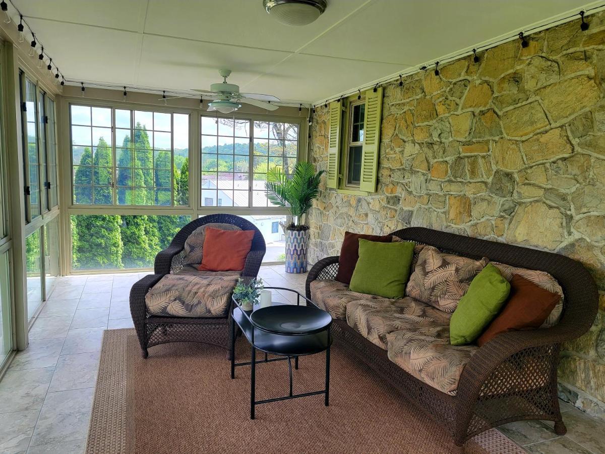 Downingtown Manor - 1900S Farmhouse With Creek Views 외부 사진